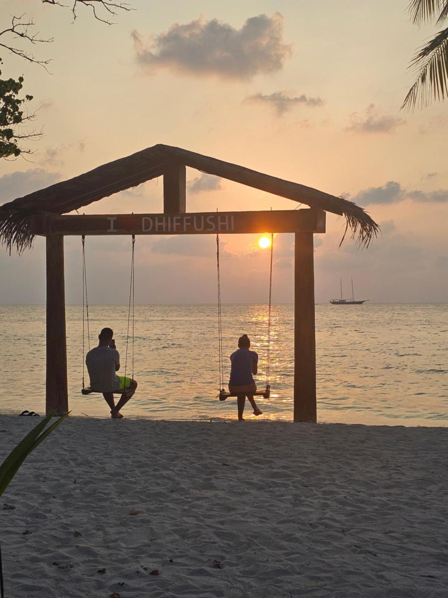 Nirili Villa Dhiffushi Exterior foto